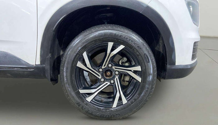 2022 Hyundai VENUE SX 1.2 PETROL, Petrol, Manual, 26,560 km, Right Front Wheel