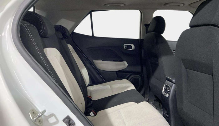 2022 Hyundai VENUE SX 1.2 PETROL, Petrol, Manual, 26,560 km, Right Side Rear Door Cabin