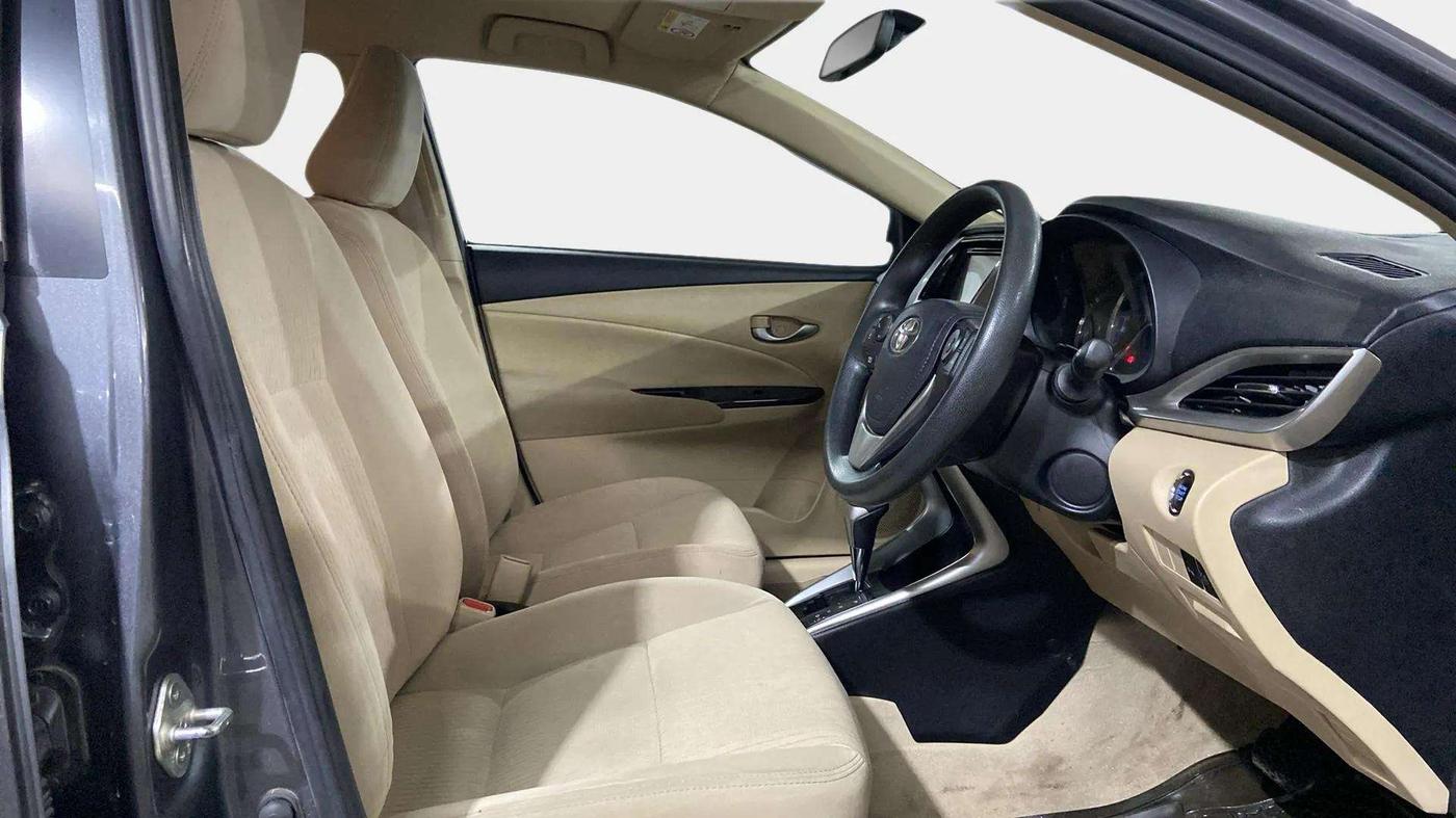 2020 Toyota YARIS G CVT, Petrol, Automatic, 27,654 km, Right Side Front Door Cabin