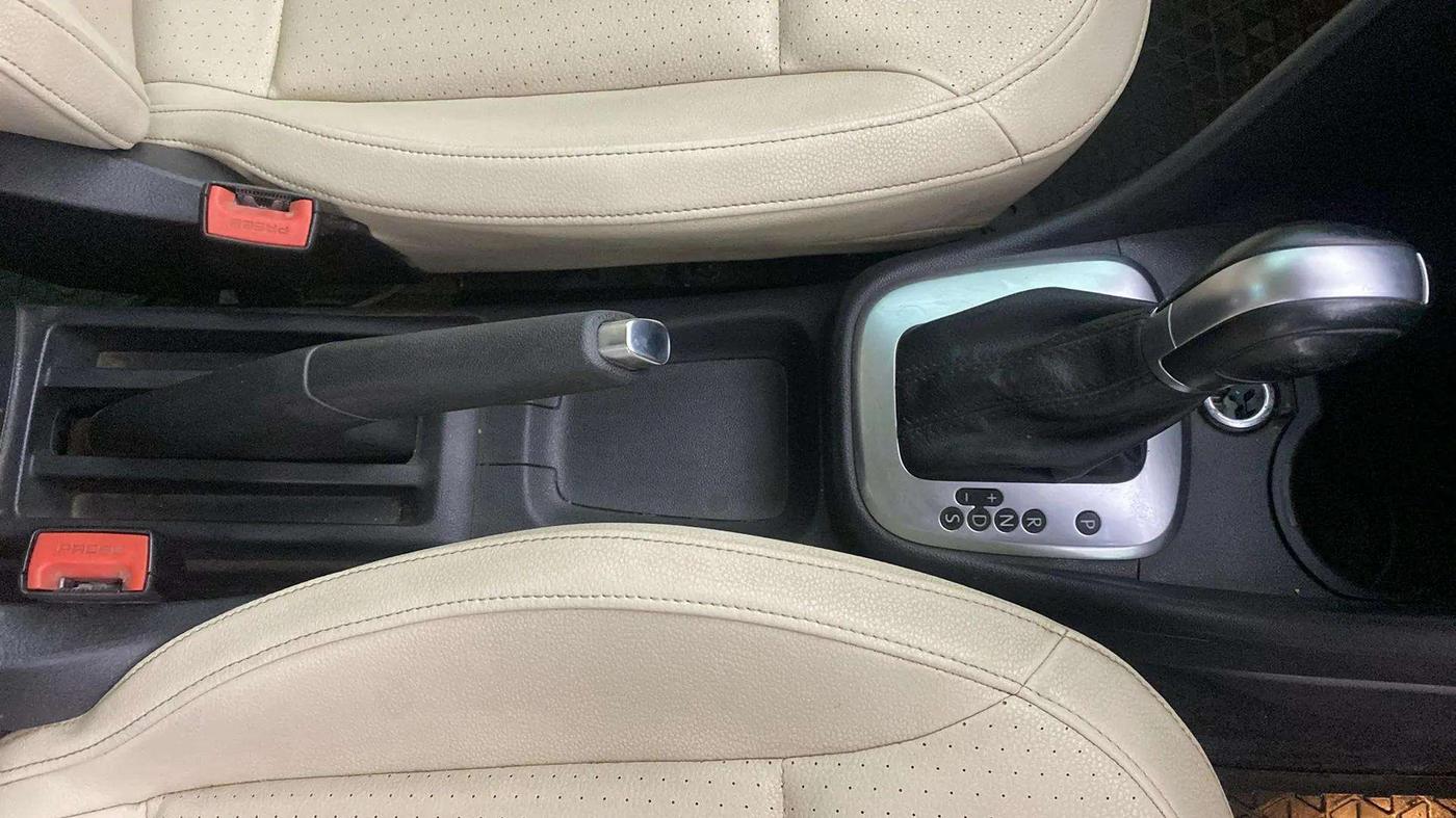 2021 Volkswagen Vento HIGHLINE PLUS 1.0L TSI AT, Petrol, Automatic, 88,513 km, Gear Lever