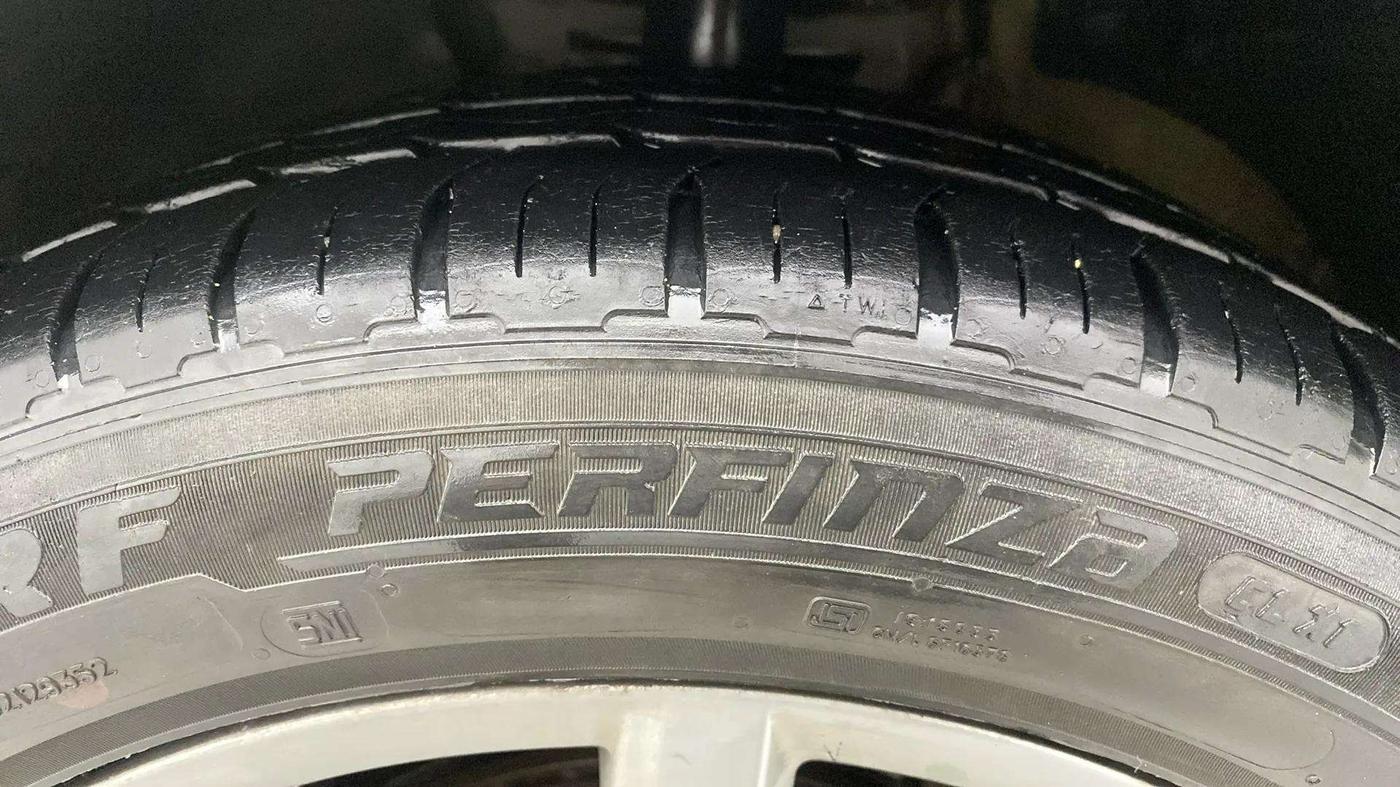 2021 Volkswagen Vento HIGHLINE PLUS 1.0L TSI AT, Petrol, Automatic, 88,513 km, Left Front Tyre Tread