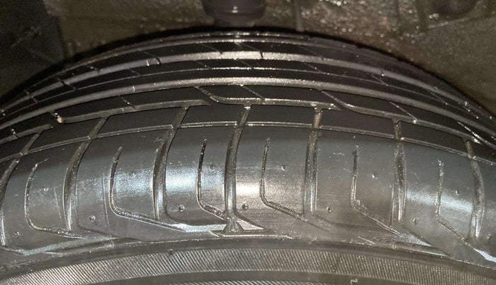 2020 Tata NEXON XM PETROL, CNG, Manual, 90,432 km, Right Rear Tyre Tread