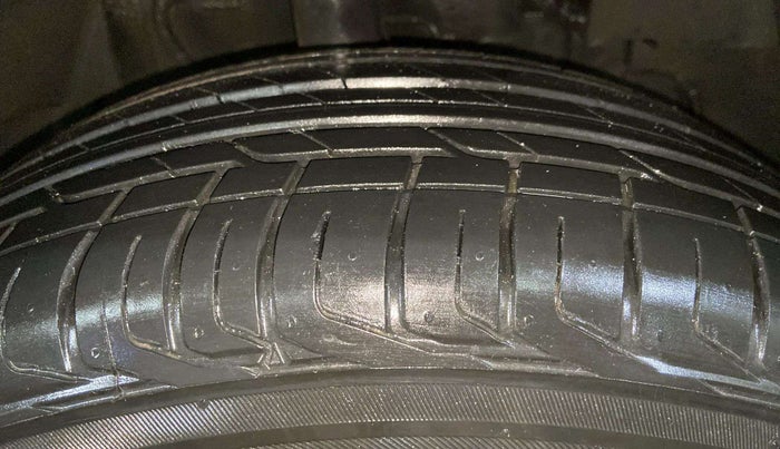 2020 Tata NEXON XM PETROL, CNG, Manual, 90,432 km, Right Front Tyre Tread