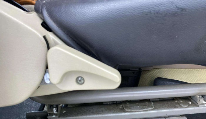 2020 Mahindra Bolero B6 (O), Diesel, Manual, 33,642 km, Driver Side Adjustment Panel