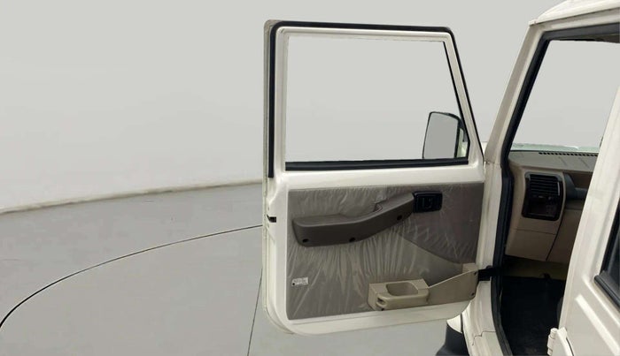 2020 Mahindra Bolero B6 (O), Diesel, Manual, 33,642 km, LHS Front Door