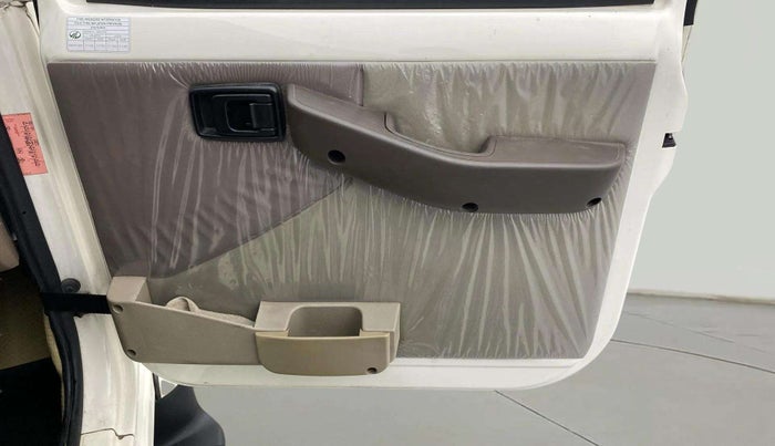 2020 Mahindra Bolero B6 (O), Diesel, Manual, 33,642 km, Driver Side Door Panels Control