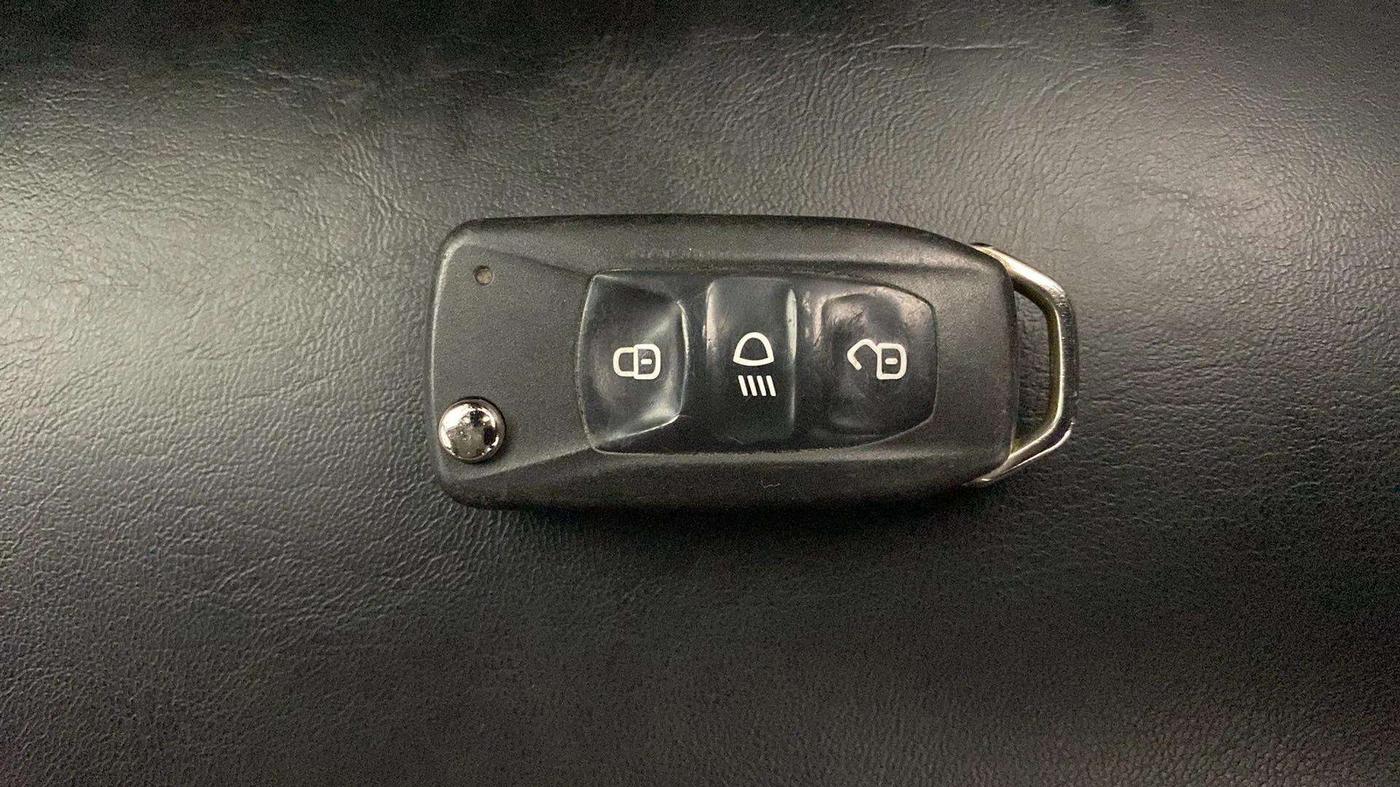 2019 Tata NEXON XZ PETROL, Petrol, Manual, 73,264 km, Key Close Up
