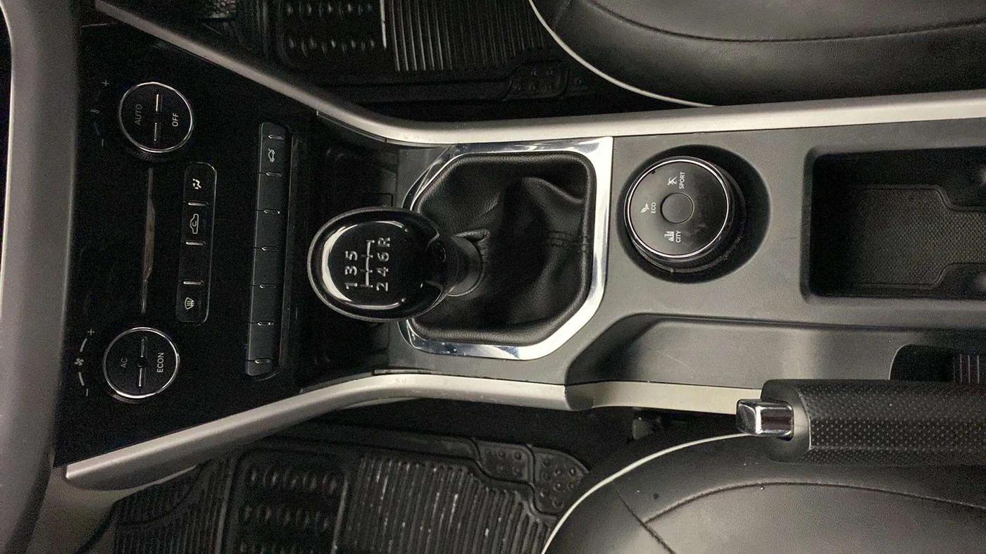 2019 Tata NEXON XZ PETROL, Petrol, Manual, 73,264 km, Gear Lever