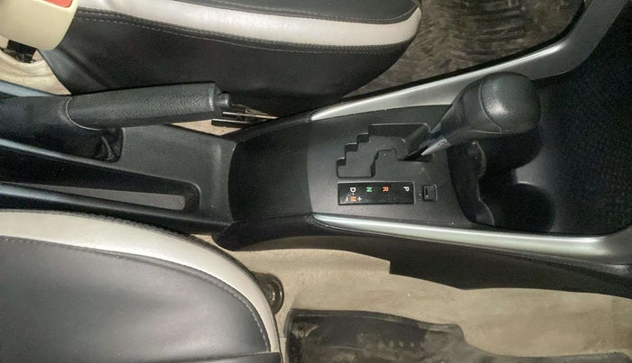 2020 Toyota YARIS J CVT, Petrol, Automatic, 35,250 km, Gear Lever