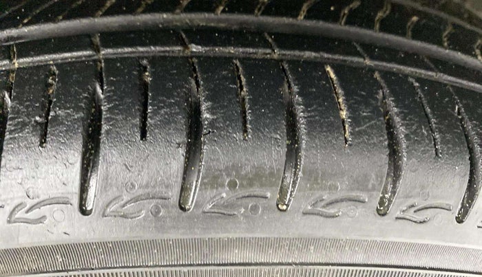 2023 Hyundai AURA SX 1.2 CNG, CNG, Manual, 16,149 km, Right Front Tyre Tread