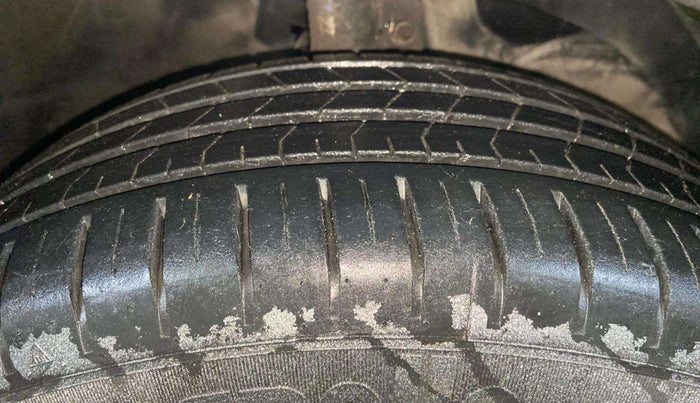 2021 Maruti Baleno ZETA PETROL 1.2, Petrol, Manual, 29,553 km, Right Front Tyre Tread
