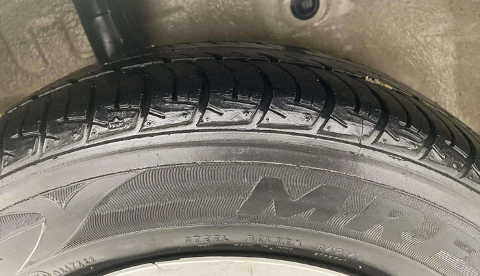 2014 Maruti Celerio VXI, CNG, Manual, 67,309 km, Right Rear Tyre Tread
