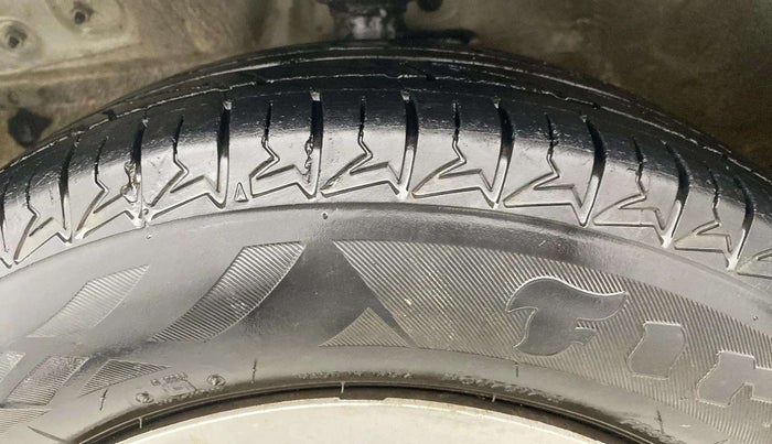 2014 Maruti Celerio VXI, CNG, Manual, 67,309 km, Left Front Tyre Tread