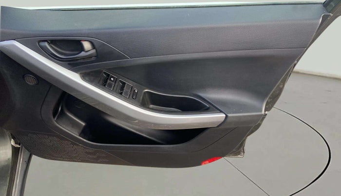 2020 Tata NEXON XMA SUNROOF DIESEL, Diesel, Automatic, 81,238 km, Driver Side Door Panels Control