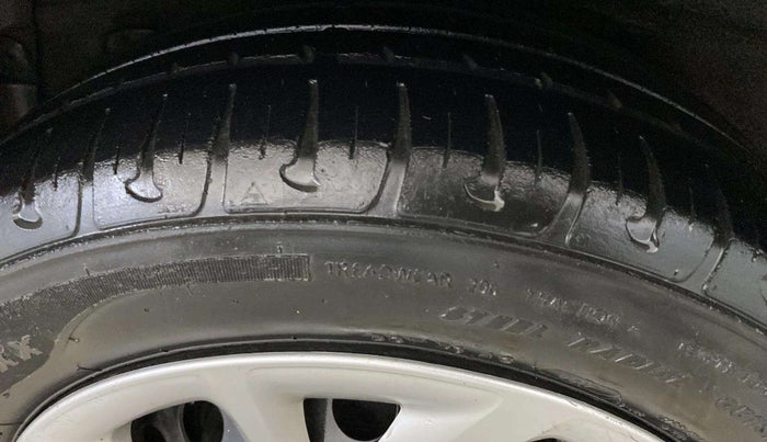 2017 Hyundai Grand i10 SPORTZ (O) 1.2 KAPPA VTVT, Petrol, Manual, 38,063 km, Left Front Tyre Tread