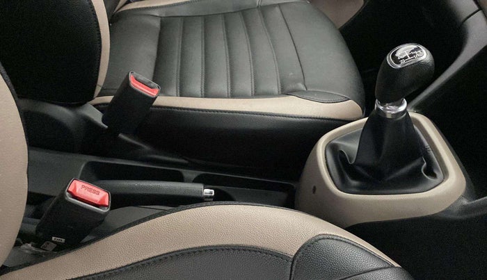 2017 Hyundai Grand i10 SPORTZ (O) 1.2 KAPPA VTVT, Petrol, Manual, 38,063 km, Gear Lever