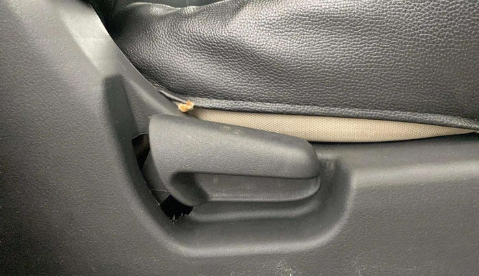 2018 Maruti Wagon R 1.0 VXI, Petrol, Manual, 33,355 km, Driver Side Adjustment Panel