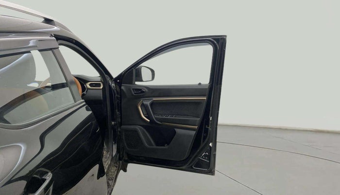 2022 Renault Kiger RXT (O) MT, Petrol, Manual, 9,195 km, RHS Front Door