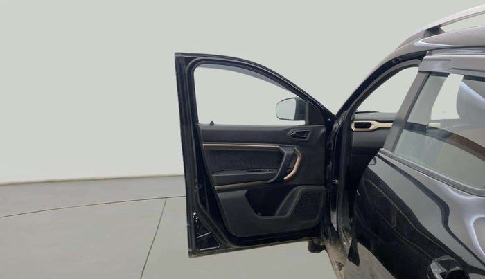 2022 Renault Kiger RXT (O) MT, Petrol, Manual, 9,195 km, LHS Front Door