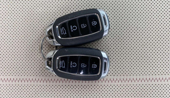 2024 Hyundai Verna SX (O) 1.5 MPI MT, Petrol, Manual, 30,027 km, Key Close Up