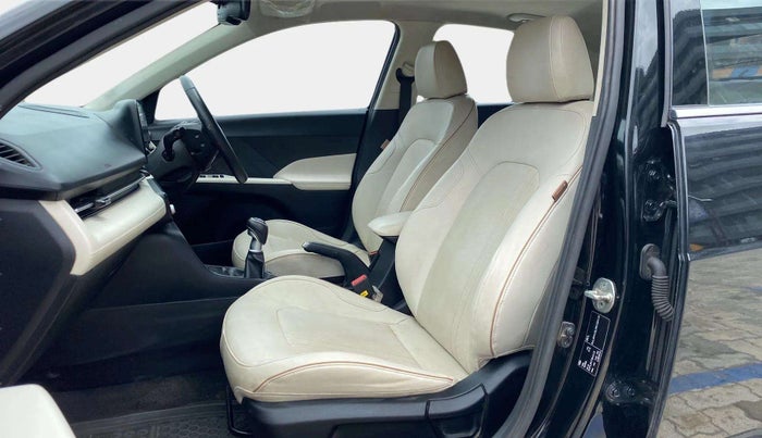 2024 Hyundai Verna SX (O) 1.5 MPI MT, Petrol, Manual, 30,027 km, Right Side Front Door Cabin