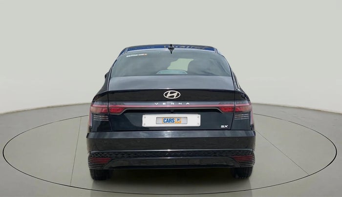 2024 Hyundai Verna SX (O) 1.5 MPI MT, Petrol, Manual, 30,027 km, Back/Rear