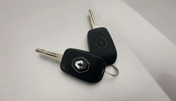 2024 Renault Kiger RXL MT, Petrol, Manual, 11,045 km, Key Close Up
