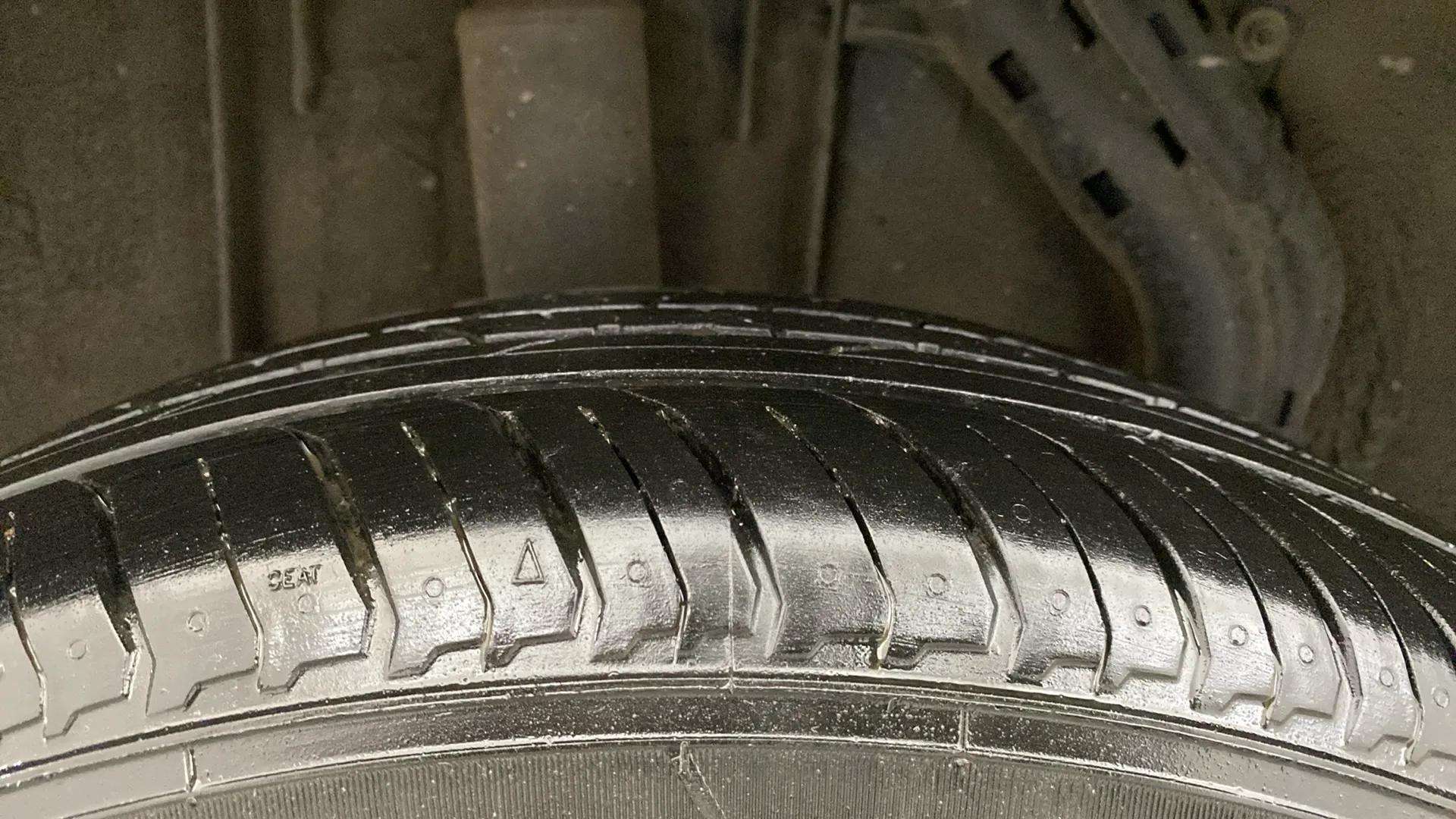 RHS-Rear-Tyre-Tread-19