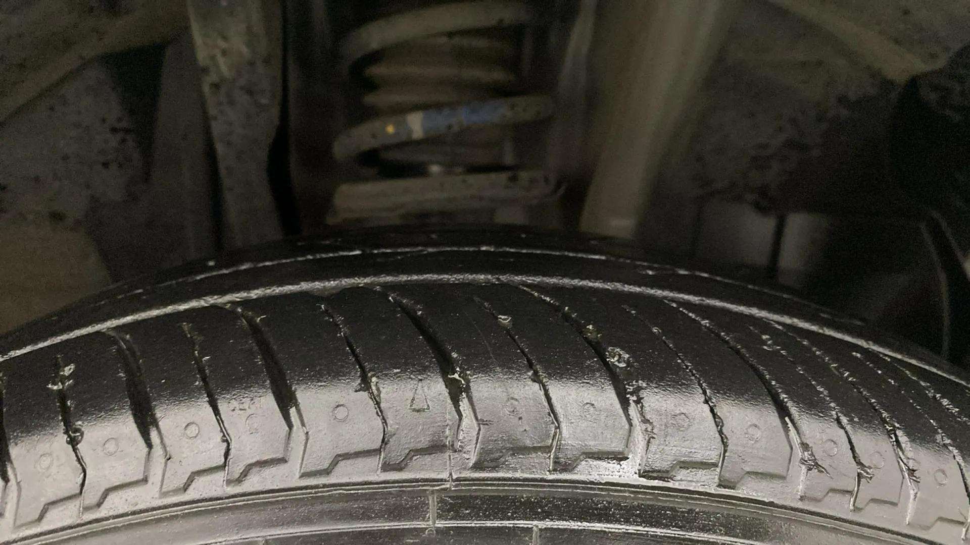 RHS-Front-Tyre-Tread-18