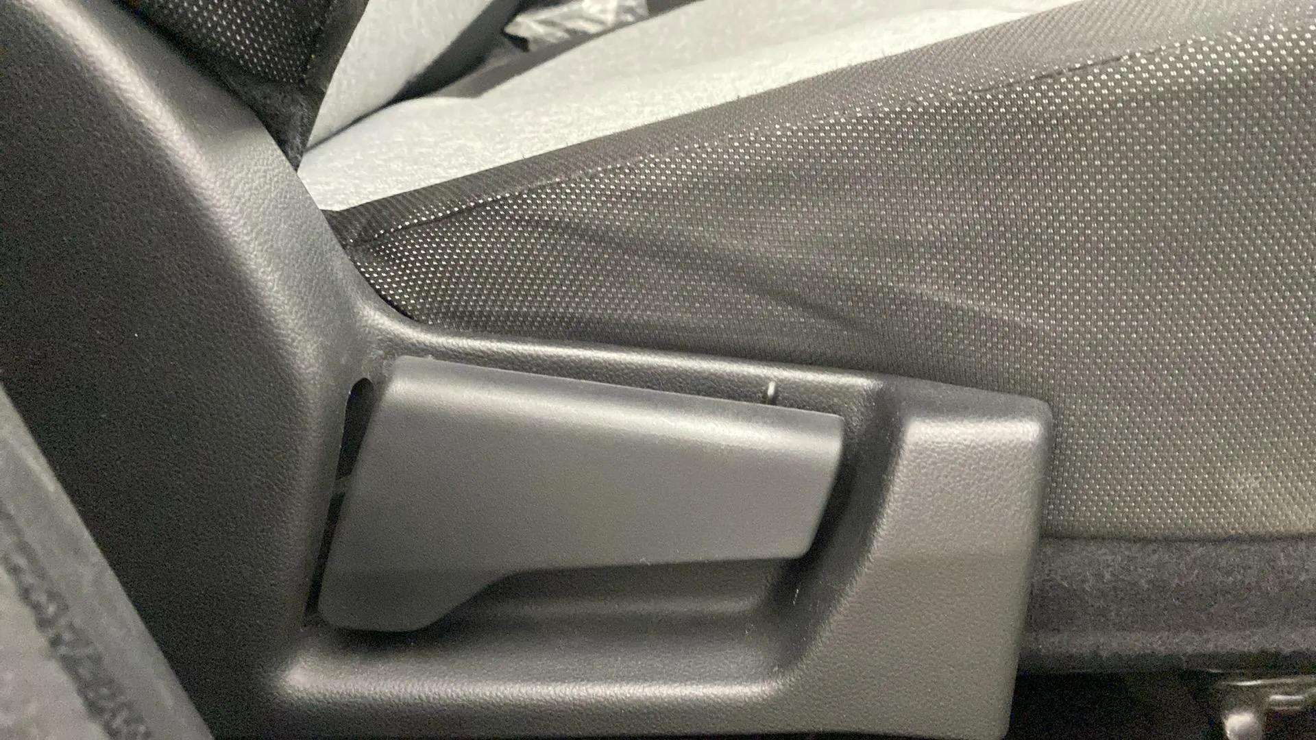 Driver-side-adjustment-panel-40