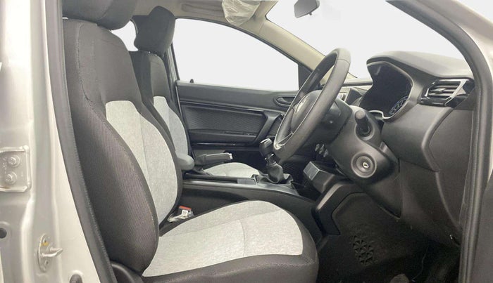2024 Renault Kiger RXL MT, Petrol, Manual, 11,045 km, Right Side Front Door Cabin