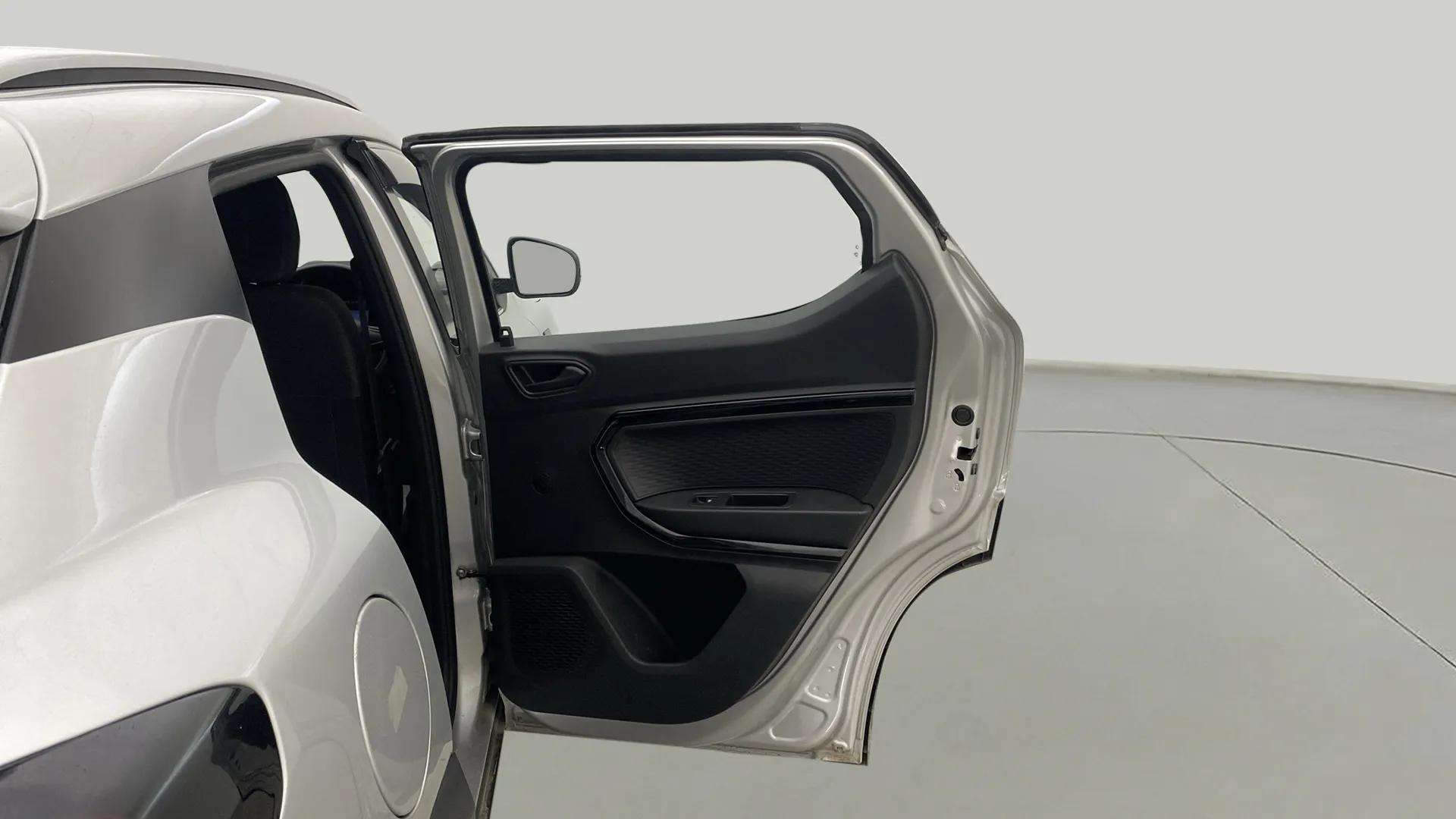 RHS-Rear-Door-Open-33