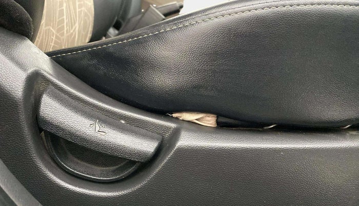 2019 Hyundai Grand i10 MAGNA 1.2 KAPPA VTVT, CNG, Manual, 73,070 km, Driver Side Adjustment Panel