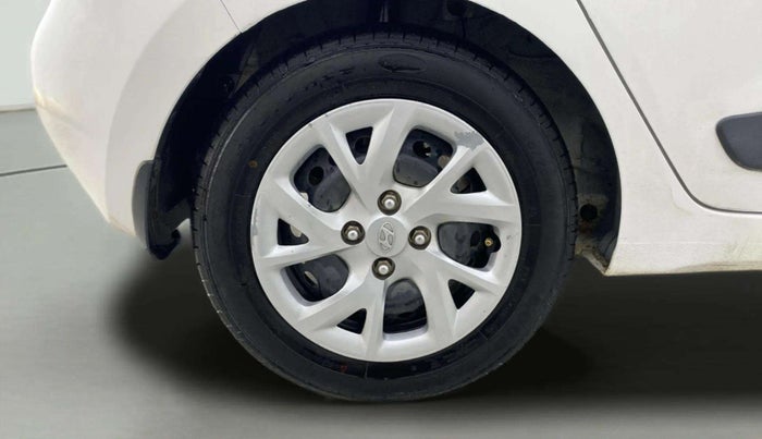 2019 Hyundai Grand i10 MAGNA 1.2 KAPPA VTVT, CNG, Manual, 73,070 km, Right Rear Wheel