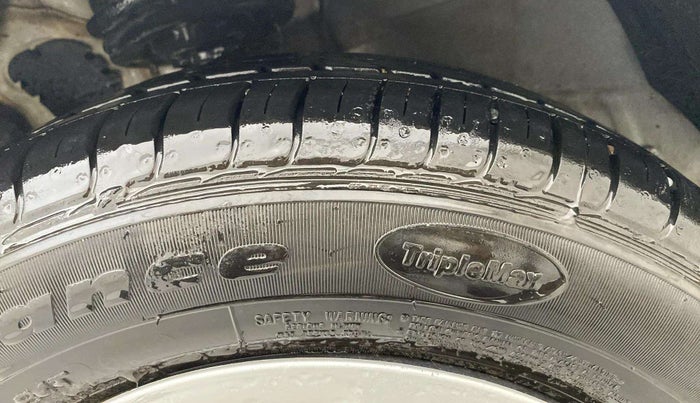 2019 Hyundai Grand i10 MAGNA 1.2 KAPPA VTVT, CNG, Manual, 73,070 km, Left Front Tyre Tread