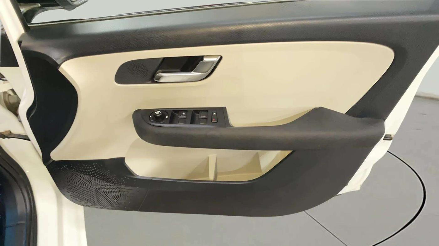 2021 Tata ALTROZ XZ PETROL, Petrol, Manual, 19,332 km, Driver Side Door Panels Control