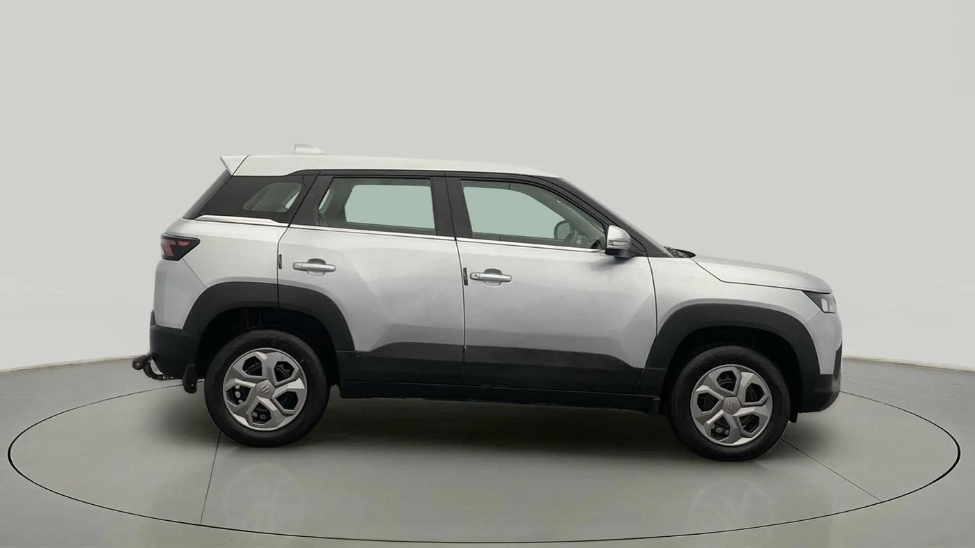 2023 Maruti BREZZA VXI SMART HYBRID, Petrol, Manual, 21,024 km, Right Side View