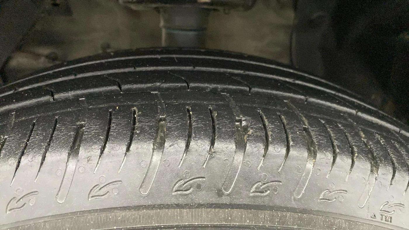 2023 Maruti BREZZA VXI SMART HYBRID, Petrol, Manual, 21,024 km, Left Front Tyre Tread