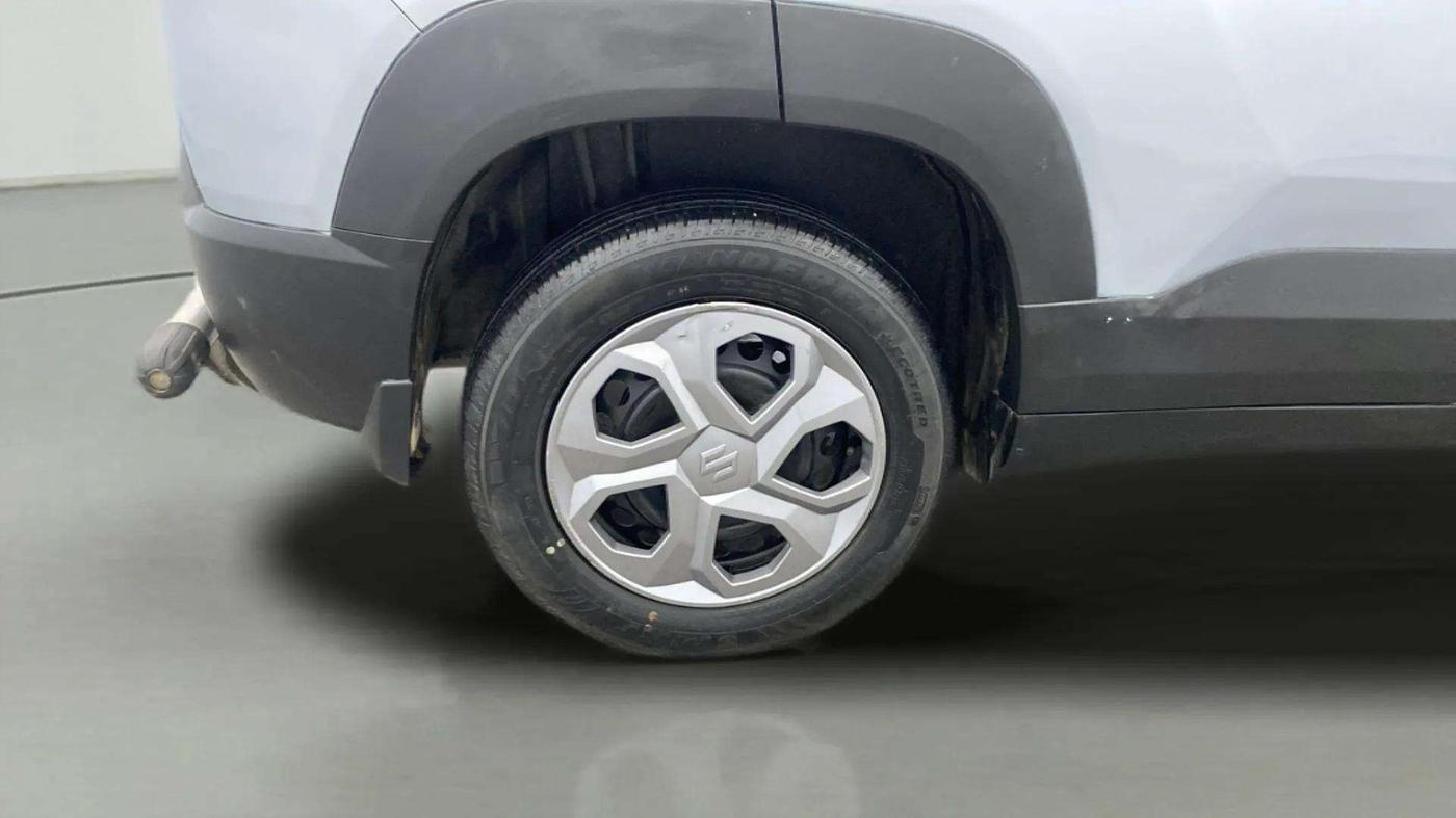 2023 Maruti BREZZA VXI SMART HYBRID, Petrol, Manual, 21,024 km, Right Rear Wheel