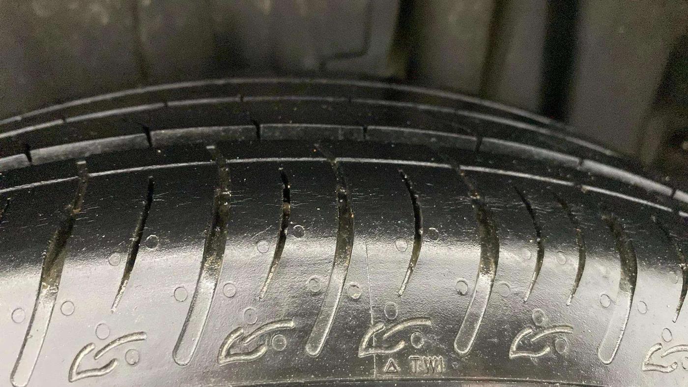 2023 Maruti BREZZA VXI SMART HYBRID, Petrol, Manual, 21,024 km, Left Rear Tyre Tread