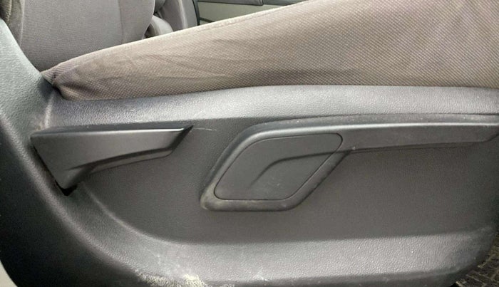 2016 Mahindra Kuv100 K8 6 STR, Petrol, Manual, 68,309 km, Driver Side Adjustment Panel