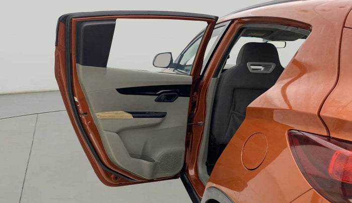 2016 Mahindra Kuv100 K8 6 STR, Petrol, Manual, 68,309 km, LHS Rear Door
