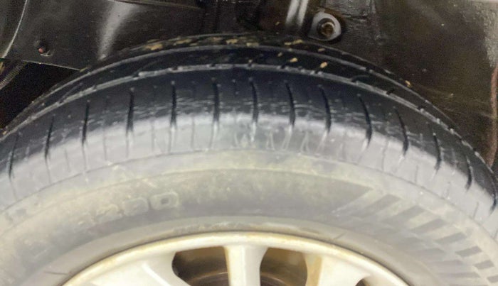 2016 Mahindra Kuv100 K8 6 STR, Petrol, Manual, 68,309 km, Left Front Tyre Tread