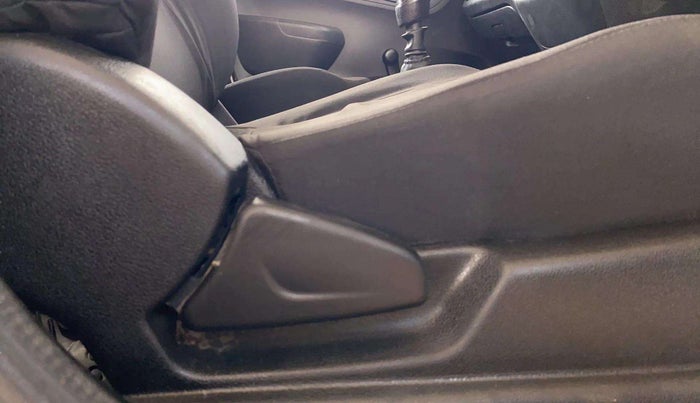 2017 Renault Kwid RXL, Petrol, Manual, 59,564 km, Driver Side Adjustment Panel