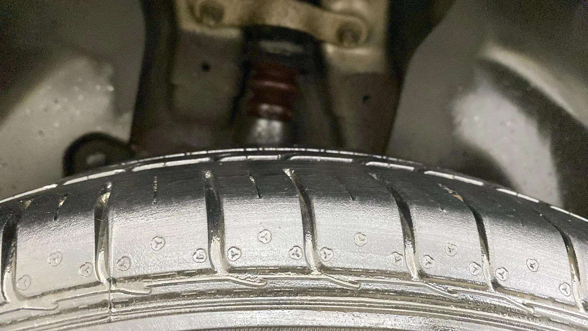 RHS-Rear-Tyre-Tread-19