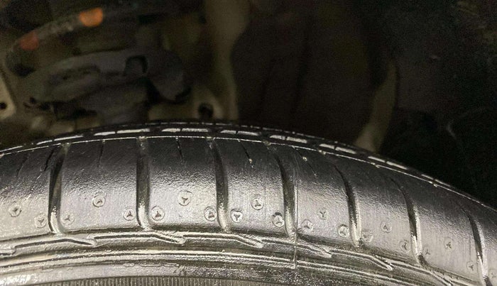 2022 KIA SELTOS HTE 1.5 PETROL, Petrol, Manual, 34,304 km, Right Front Tyre Tread