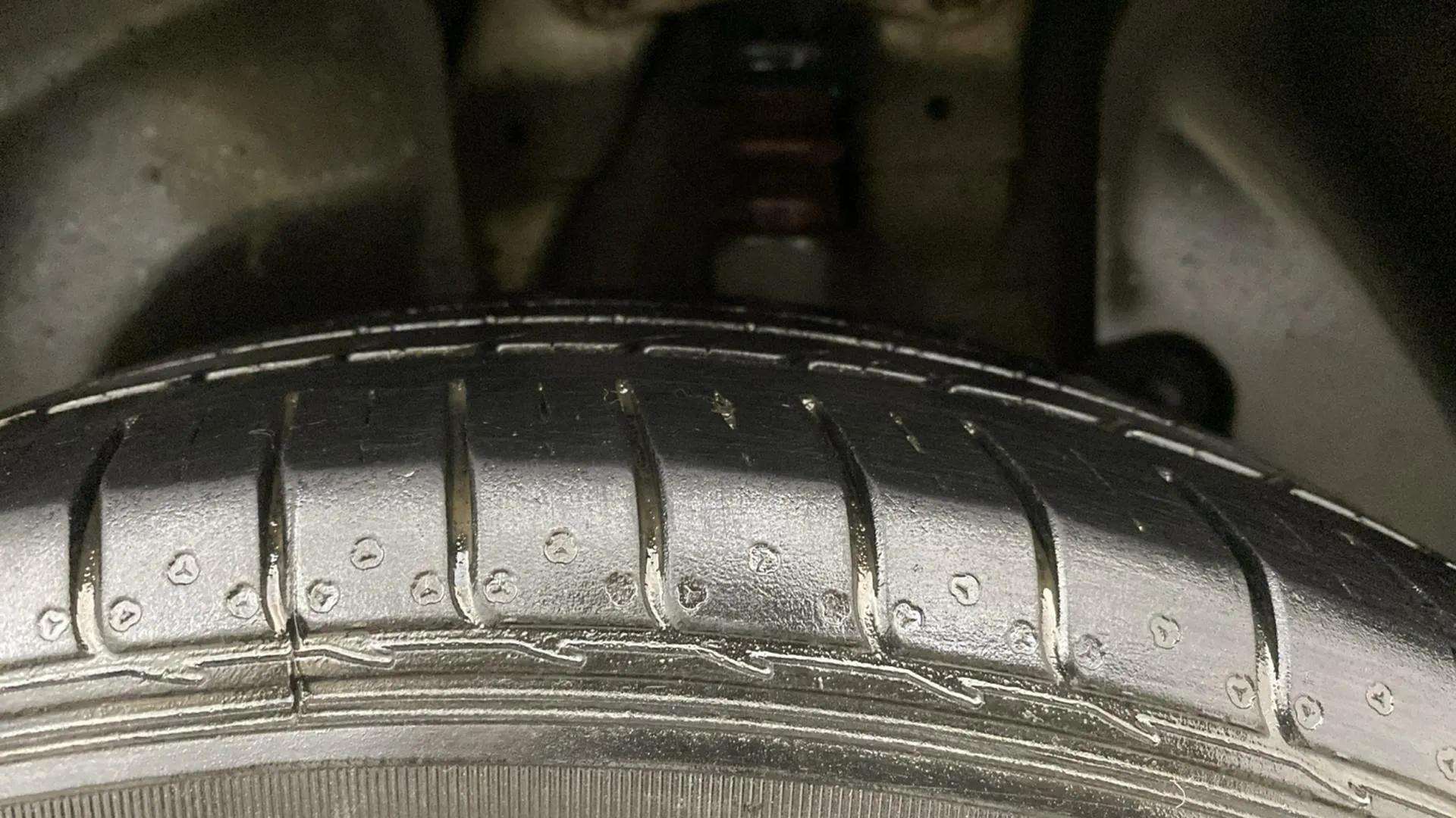 LHS-Rear-Tyre-Tread-21