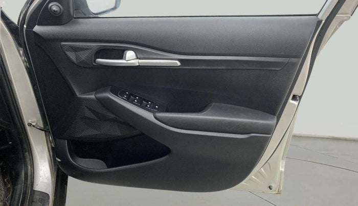 2022 KIA SELTOS HTE 1.5 PETROL, Petrol, Manual, 34,304 km, Driver Side Door Panels Control
