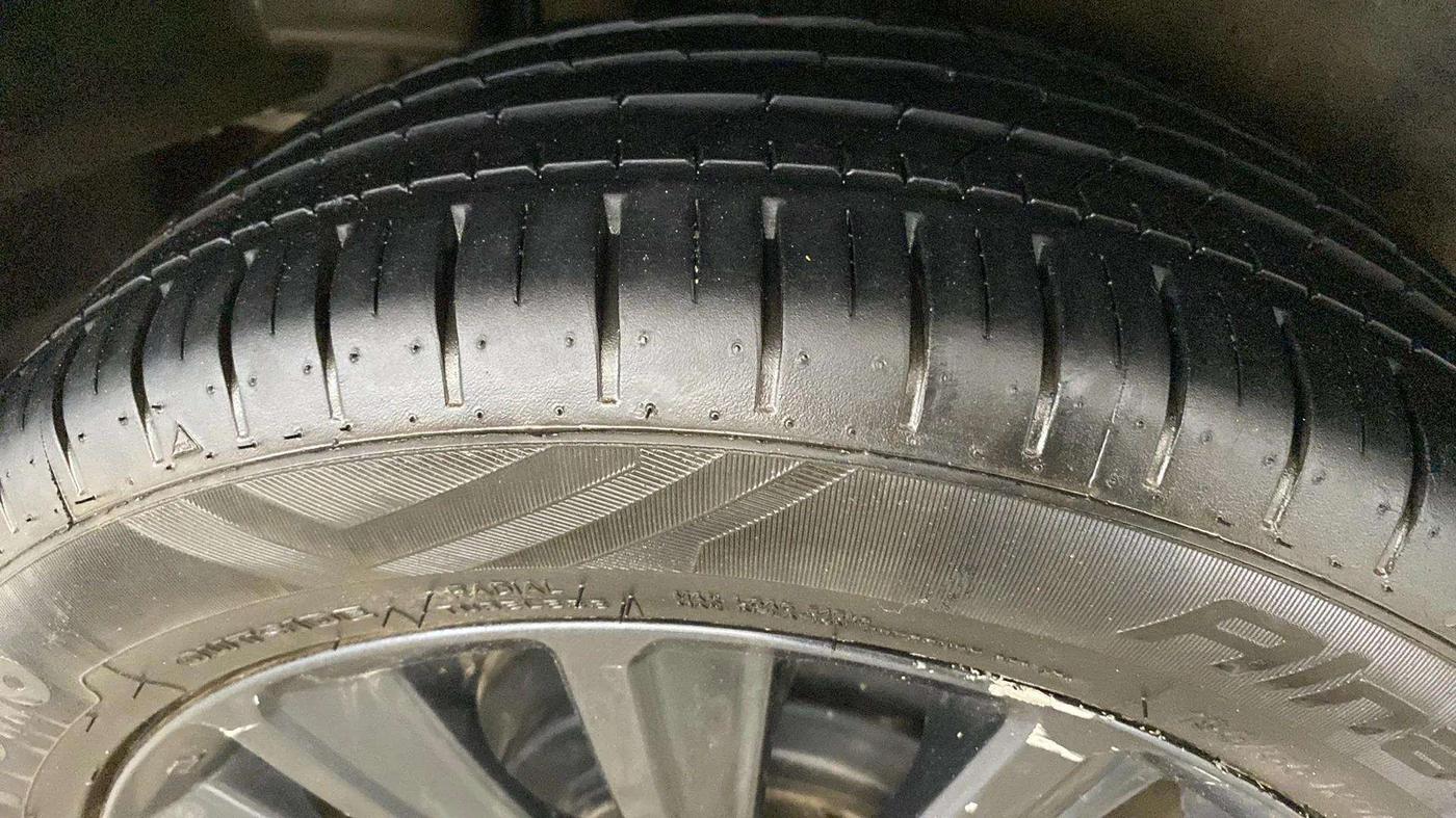 2021 Maruti Ciaz ALPHA  AT 1.5 SHVS PETROL, Petrol, Automatic, 83,015 km, Left Front Tyre Tread