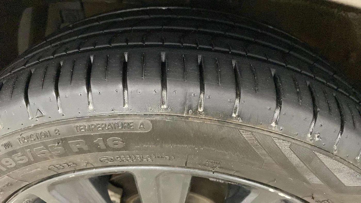 2021 Maruti Ciaz ALPHA  AT 1.5 SHVS PETROL, Petrol, Automatic, 83,015 km, Left Rear Tyre Tread